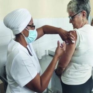 Vacuna-Chicungunya-1-300x300